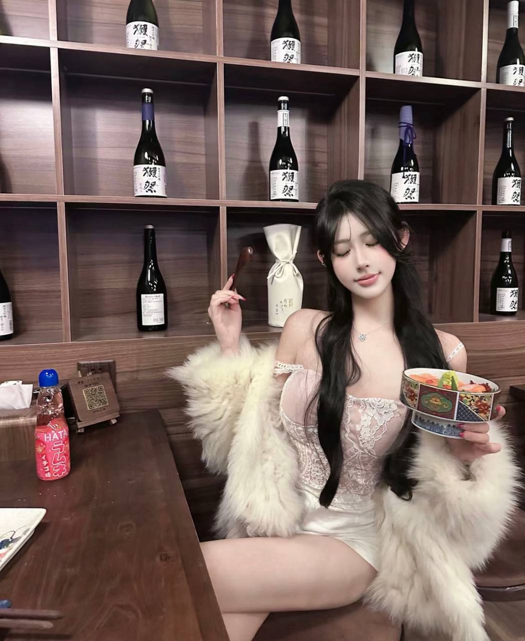 长沙品茶工作室临窗包厢百叶与纱布调光下的茶席实拍